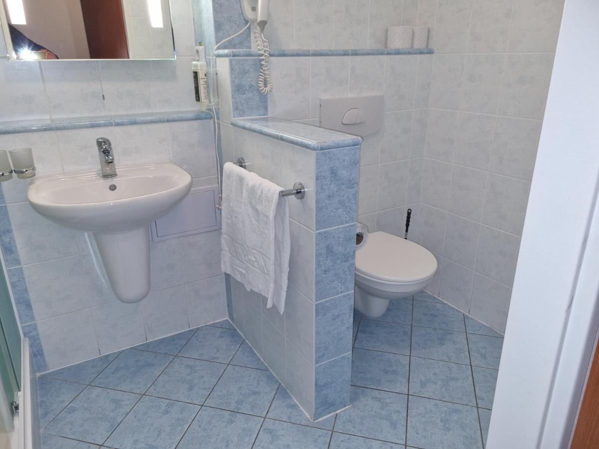 Ubytování Hanka v hotelovém pokoji C408 Frymburk Extérieur photo