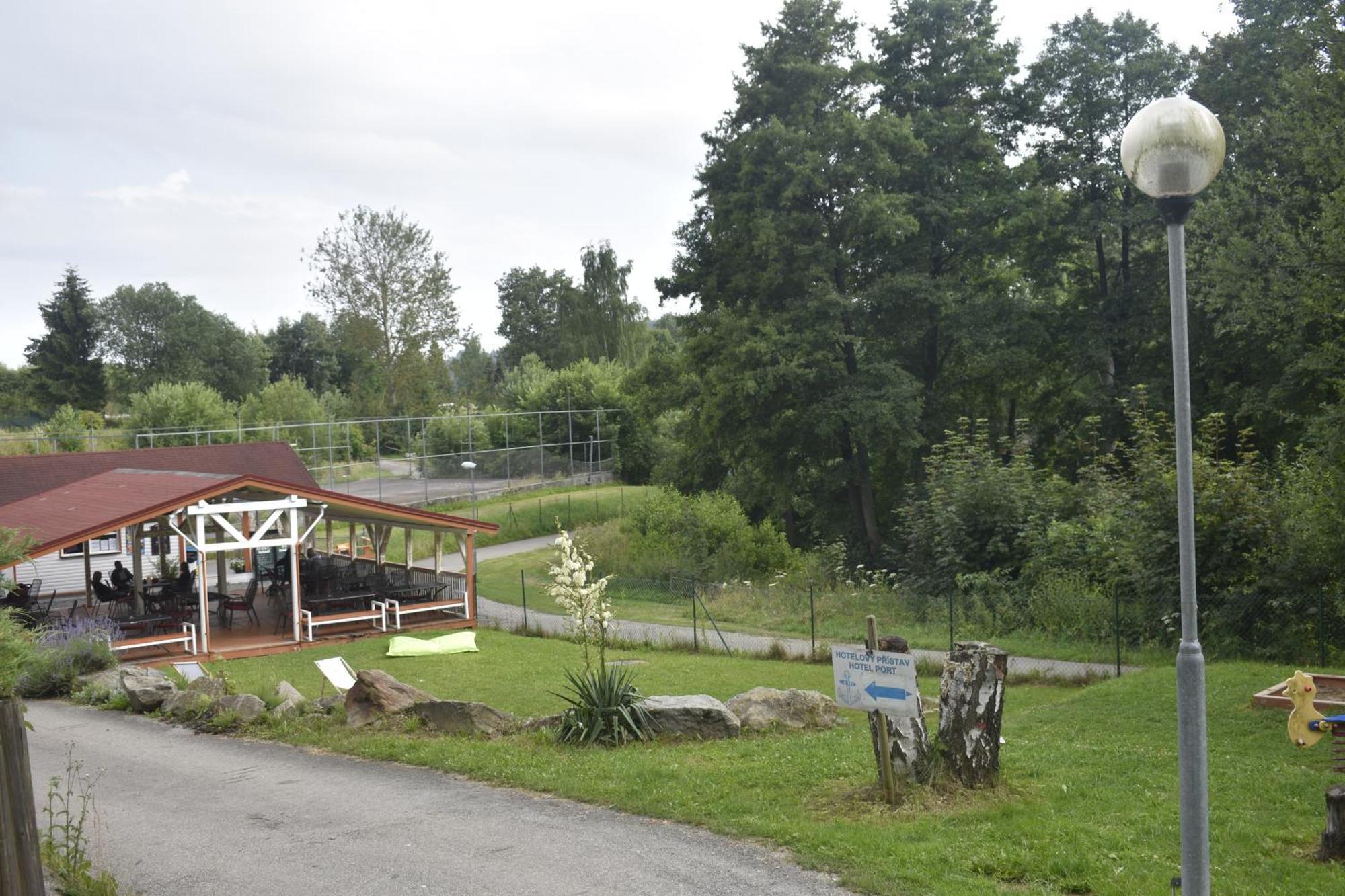 Ubytování Hanka v hotelovém pokoji C408 Frymburk Extérieur photo